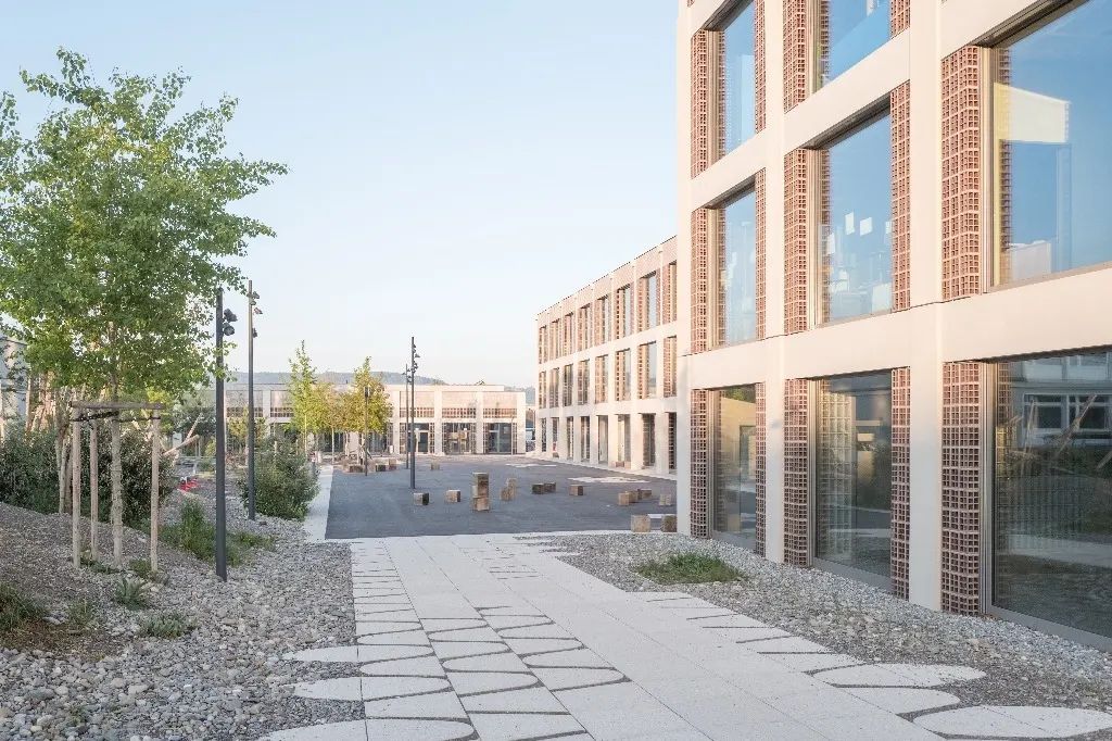 Uster - Schulhaus Krämeracker